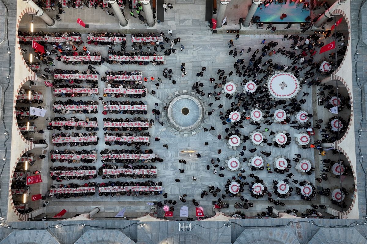 Edirne'de düzenlenen "Büyük Selimiye İftarı" bir kez daha Balkanlar'ı aynı sofrada buluşturdu