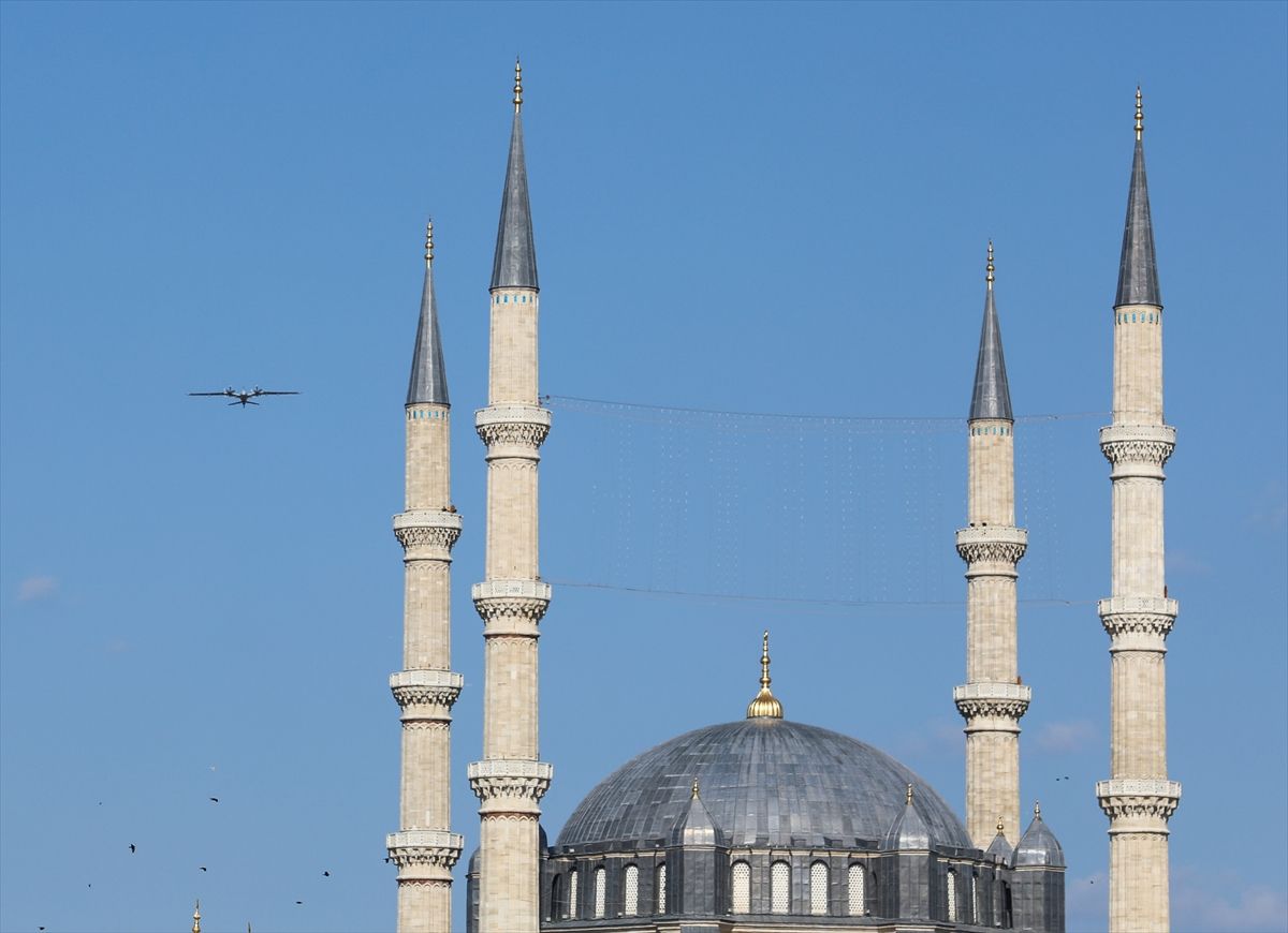 Edirne'de F-16'lar ve Bayraktar Akıncı prova uçuşu yaptı