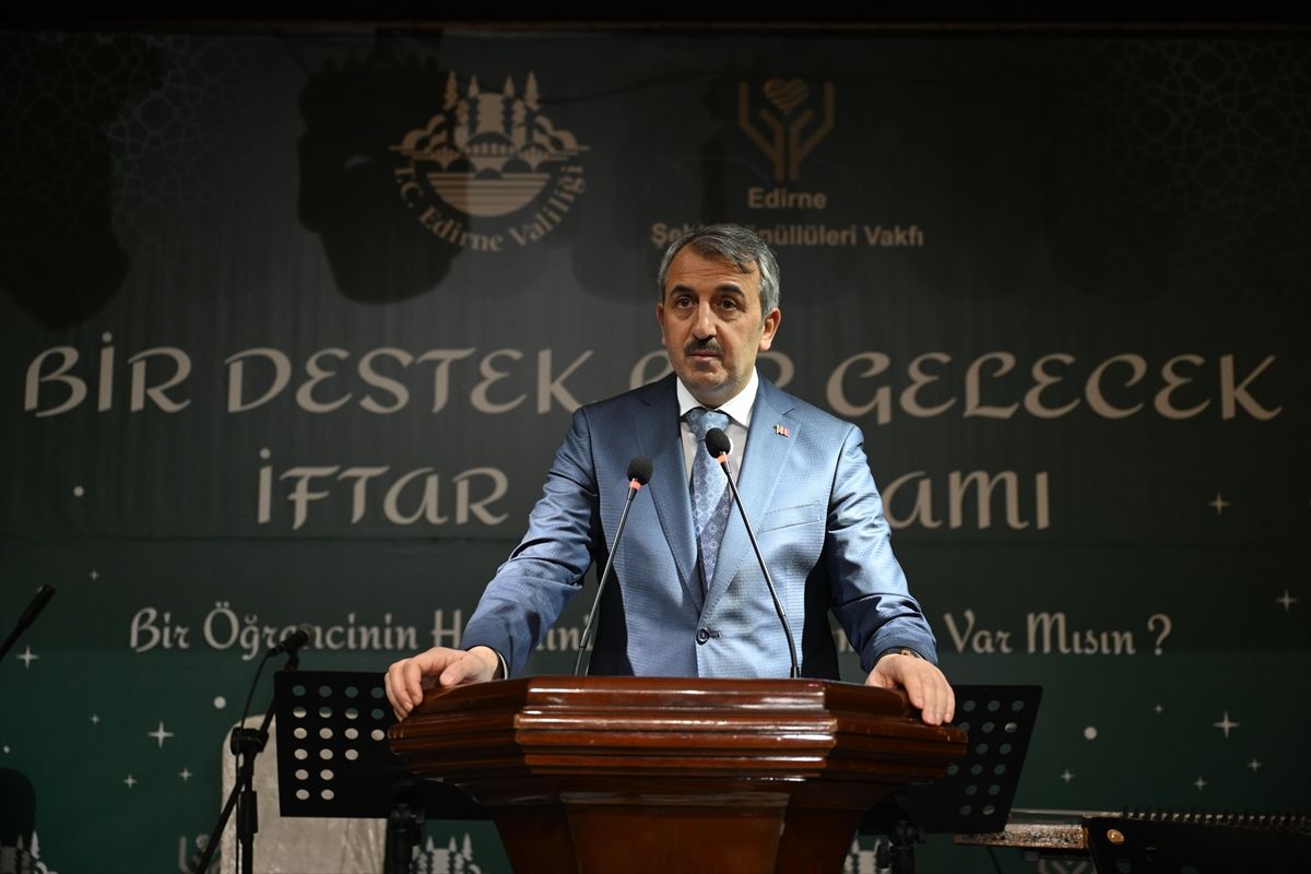 Edirne'de öğrencilere burs için "Bir Destek Bir Gelecek" iftarı
