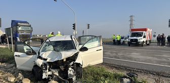 Edirne'de otomobil ile pikabın çarpıştığı kazada 3 kişi yaralandı
