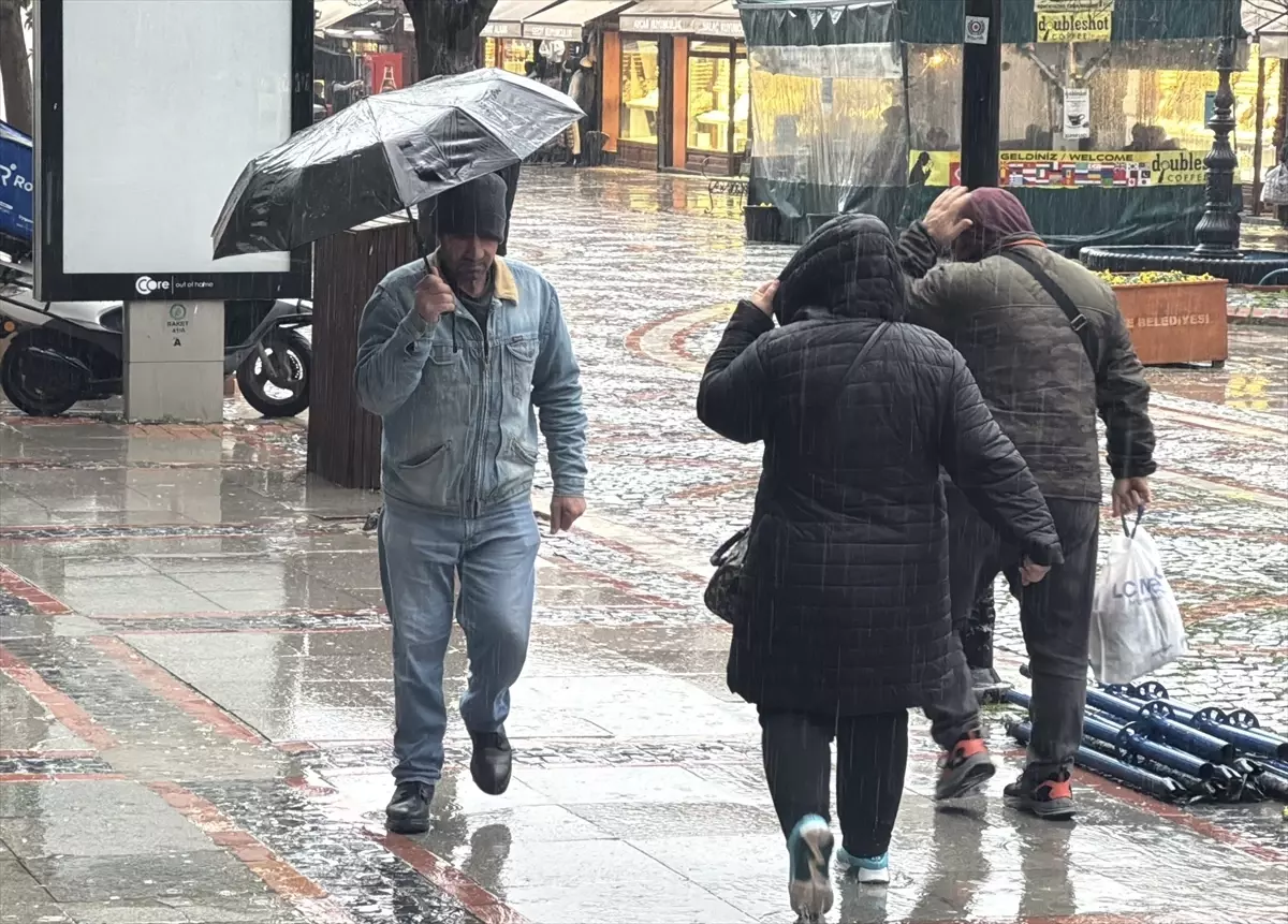 Edirne'de sağanak etkili oluyor