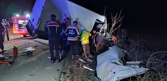 Edirne'de tırla kamyonet çarpıştı, 2 kişi öldü, 1 kişi yaralandı