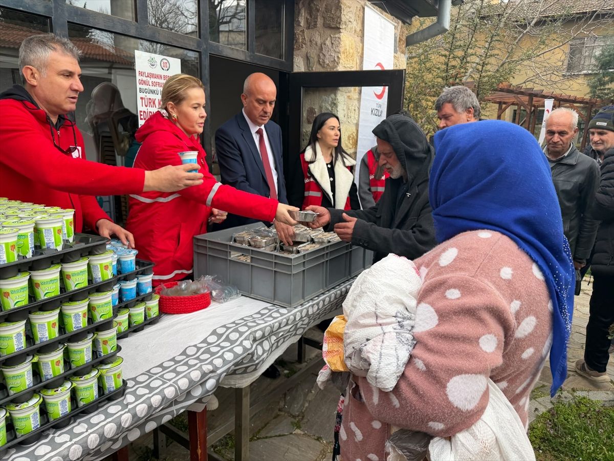 Edirne'de vatandaşlara pilav ikramı