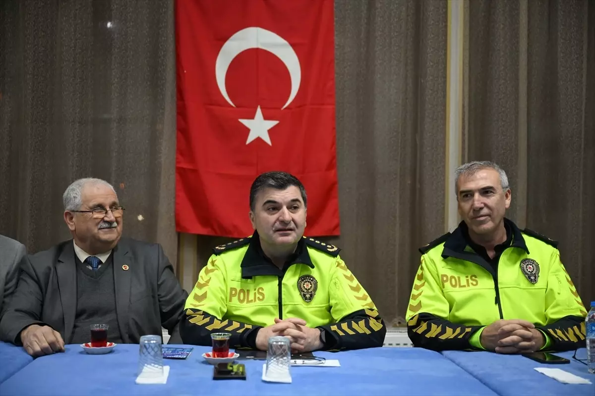 Edirne Emniyet Müdürü Ayhan, Talatpaşa Mahallesi'nde vatandaşlarla bir araya geldi