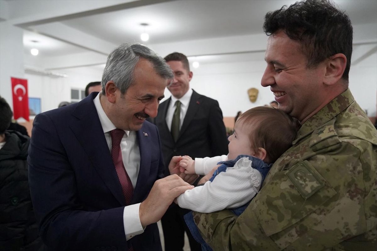 Edirne Valisi Yunus Sezer, şehit aileleri, gaziler ve Mehmetçik ile iftarda bir araya geldi