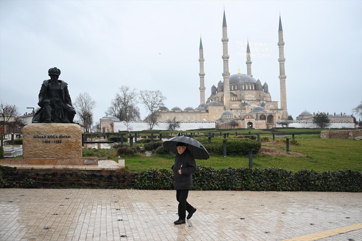 Edirne ve Kırklareli'nde sağanak etkili oluyor