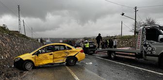 Elazığ'da taksi ile SUV tipi aracın çarpıştığı kazada 2 kişi yaralandı
