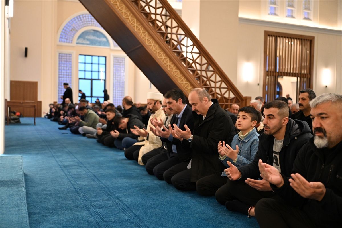 Elazığ, Mardin, Siirt ve Batman'da bayram namazı kılındı