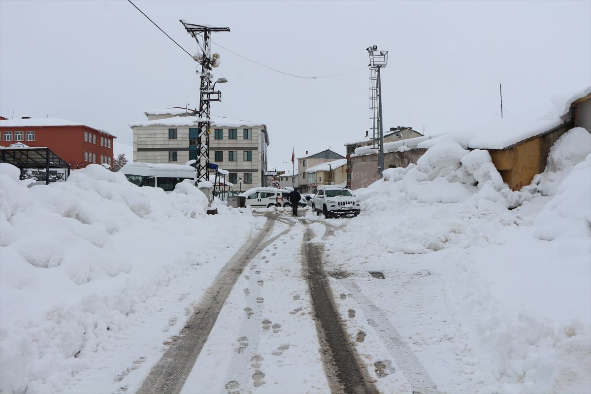 Elazığ ve Bingöl'de 171 yerleşim yerine ulaşım sağlanamıyor
