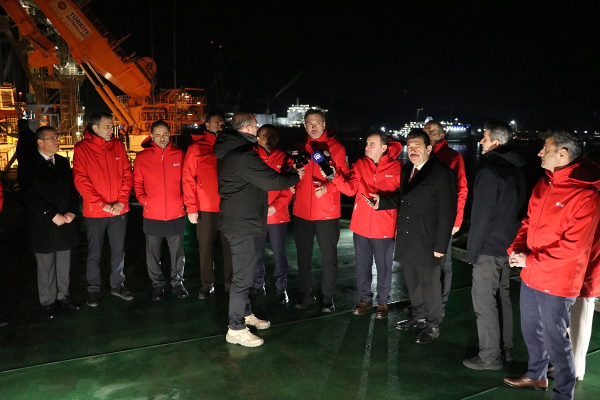 Enerji ve Tabii Kaynaklar Bakanı Bayraktar, Yıldırım Sondaj Gemisi'nde konuştu Açıklaması