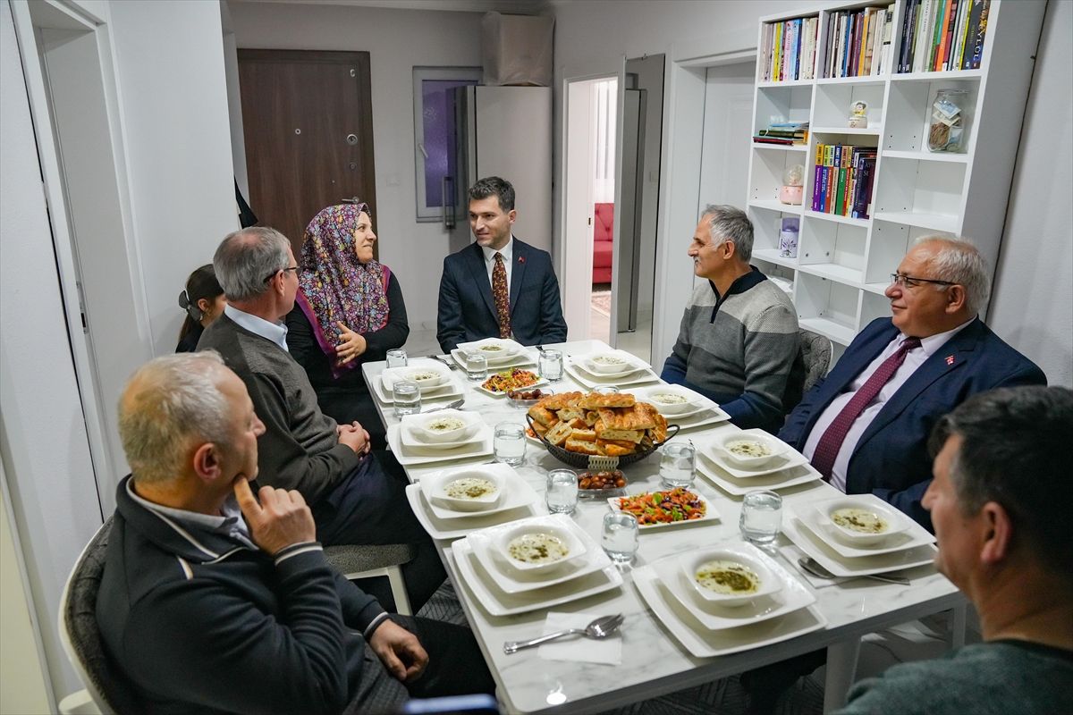 Erbaa Belediye Başkanı Karagöl'den yangın sonrası evi yenilenen aileye ziyaret