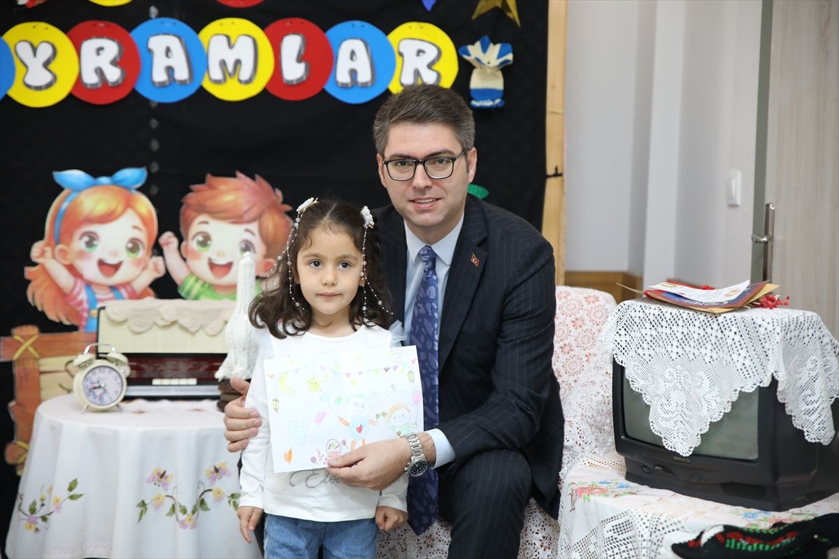 Kaymakam Karaloğlu Minik Kalplerle Buluştu