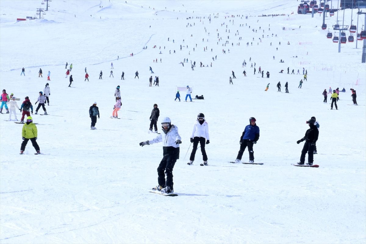 Erciyes'te hafta sonu yoğunluğu yaşanıyor