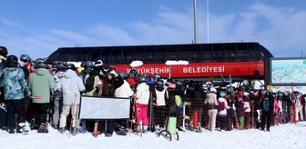 Erciyes'te pistler kayakseverlerle doldu