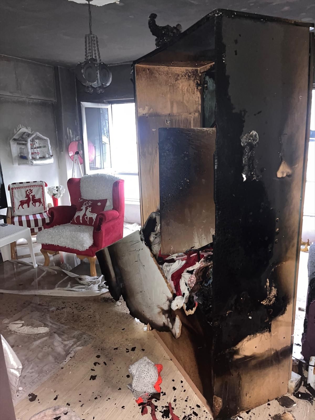 Erdek'te ev yangını: 1 kişi dumandan etkilendi