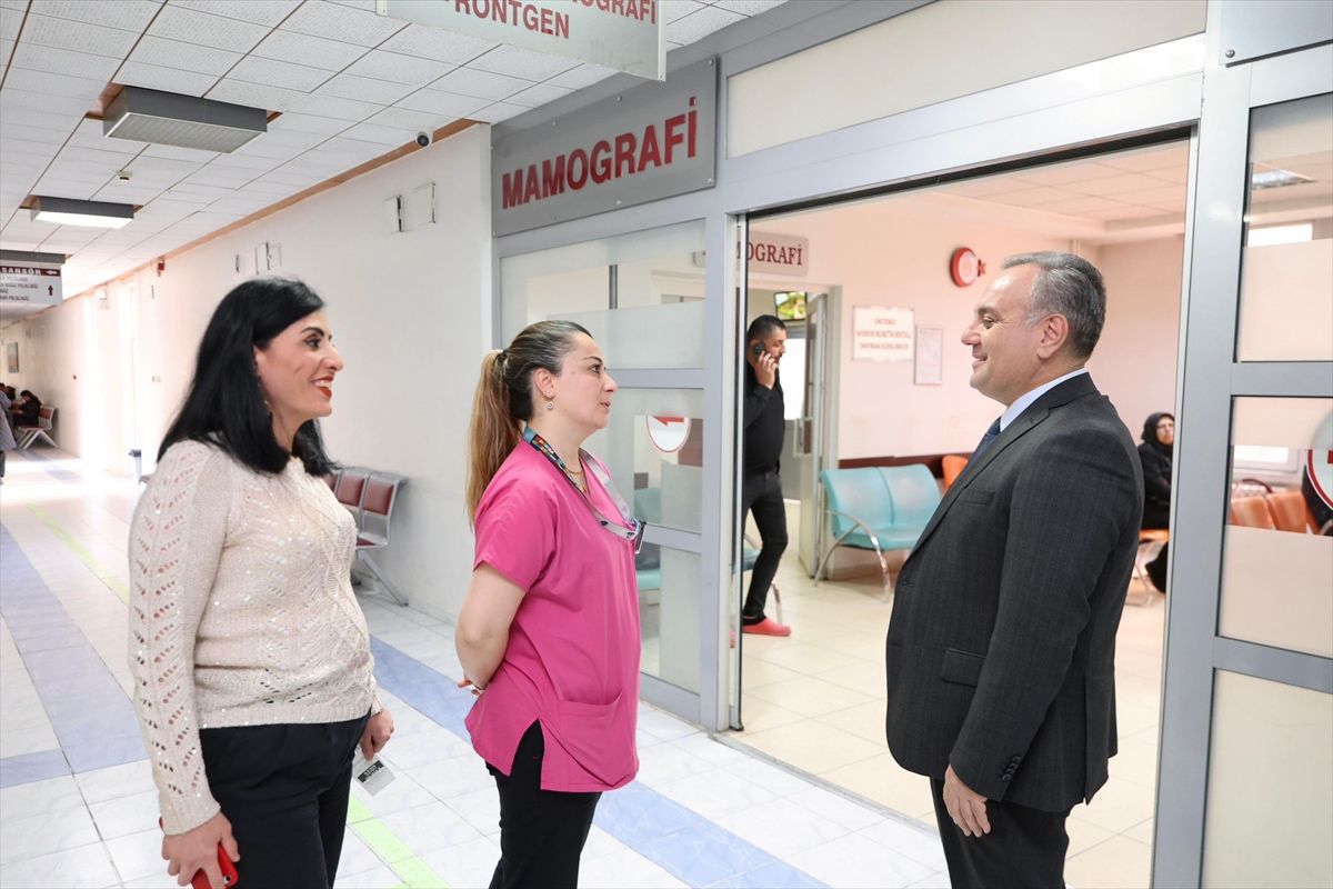 ERÜ Rektörü Altun, hastane personelini ziyaret etti