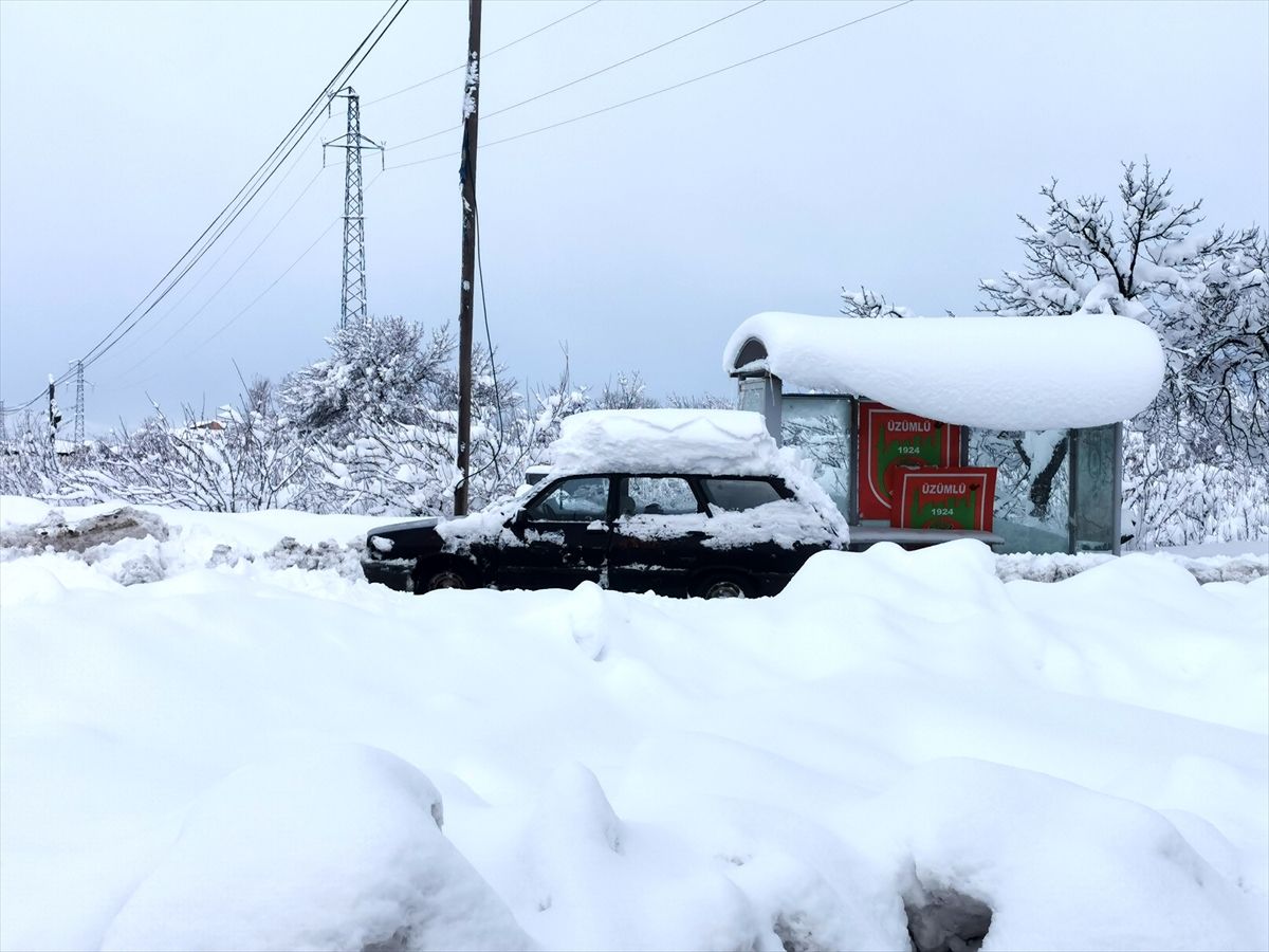 Erzincan'da kar yağışı hayatı olumsuz etkiliyor