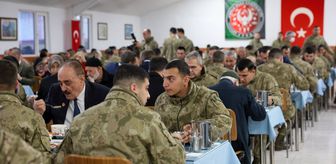 Erzincan'da Mehmetçik ile gaziler iftar sofrasında bir araya geldi