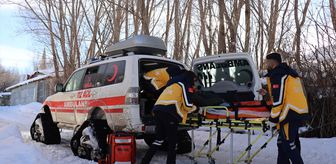 Erzincan'da sağlık ekipleri kışın kırsaldaki hastalara paletli ambulanslarla ulaşıyor