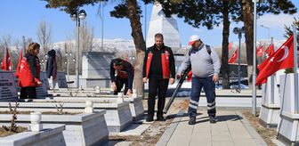 Erzincan'da şehit mezarlarında bakım ve onarım çalışması yapıldı
