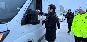 Erzincan'daki kar ve tipi nedeniyle kara yollarında ulaşım güçlükle sağlanıyor