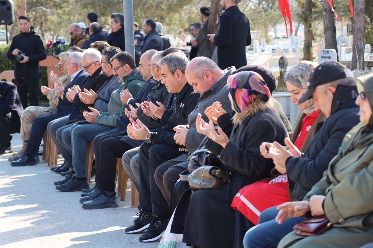Erzincan depreminde hayatını kaybedenler törenle anıldı