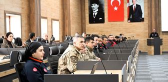 Erzurum, Ardahan ve Kars'ta kardan kapanan yolların açılması için çalışmalar sürüyor