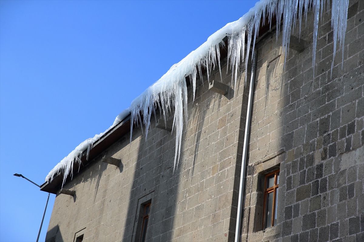 Erzurum, Ardahan ve Kars'ta soğuk hava etkisini sürdürüyor