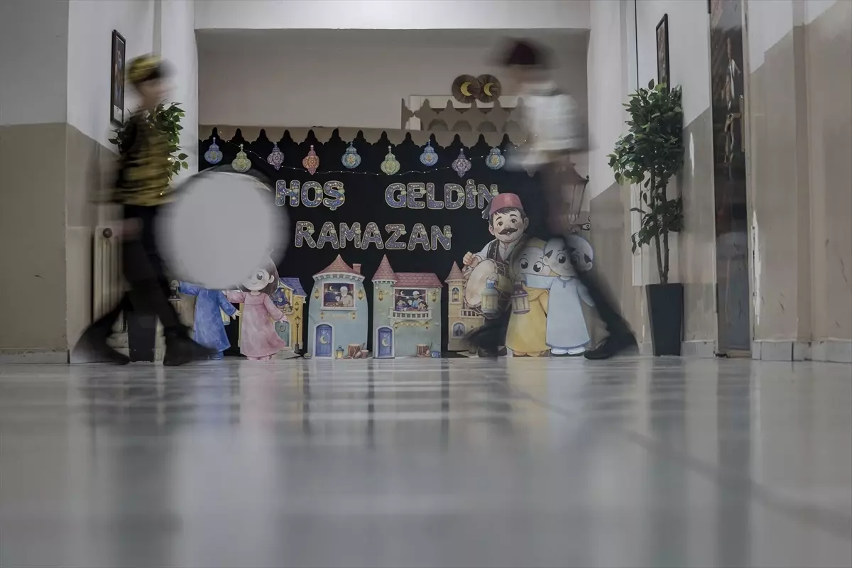 Erzurum'da bir ilkokulun tüm sınıfları ramazana özel süslendi