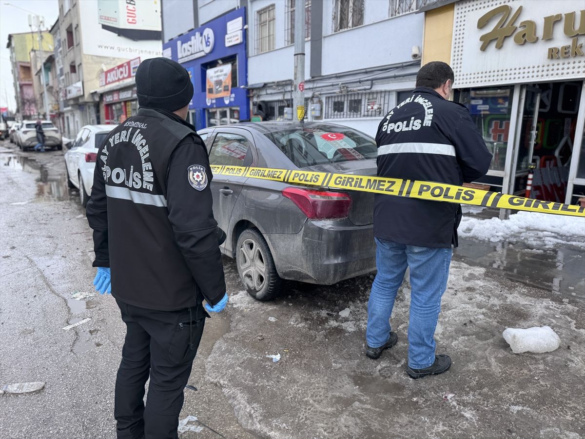 Erzurum'da çatıdan üzerine kar ve buz kütleleri düşen kişi ağır yaralandı