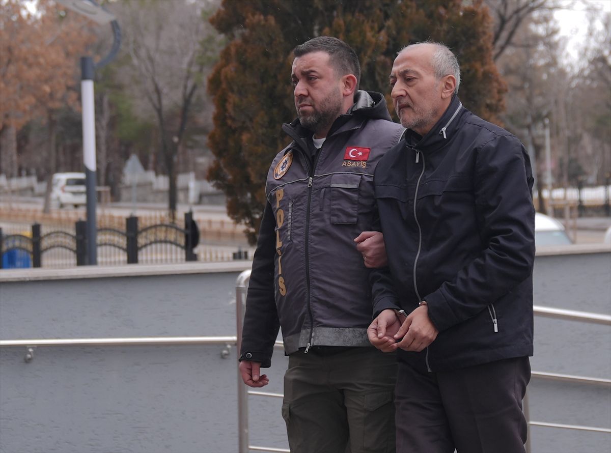 Erzurum'da eczaneye saldırı anı güvenlik kamerasınca kaydedildi