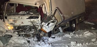 Erzurum'da iki kamyonetin çarpıştığı kazada sürücülerden 1'i öldü, diğeri yaralandı
