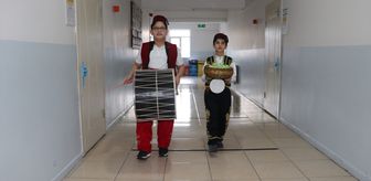 Erzurum'da ilkokul öğrencileri ramazanı davul ve manilerle karşıladı