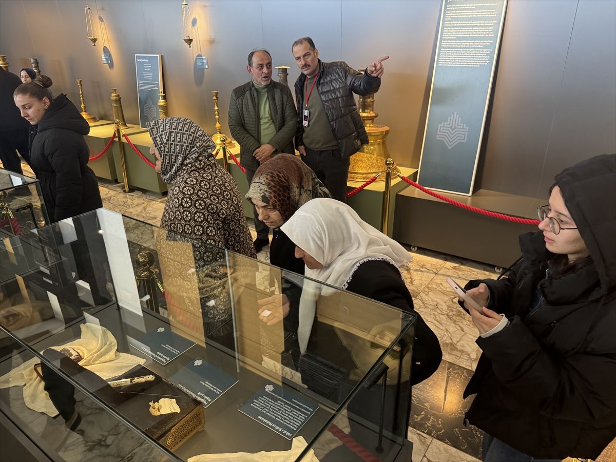 Erzurum'da Kutsal Emanetler Sergisi Yoğun İlgi Görüyor