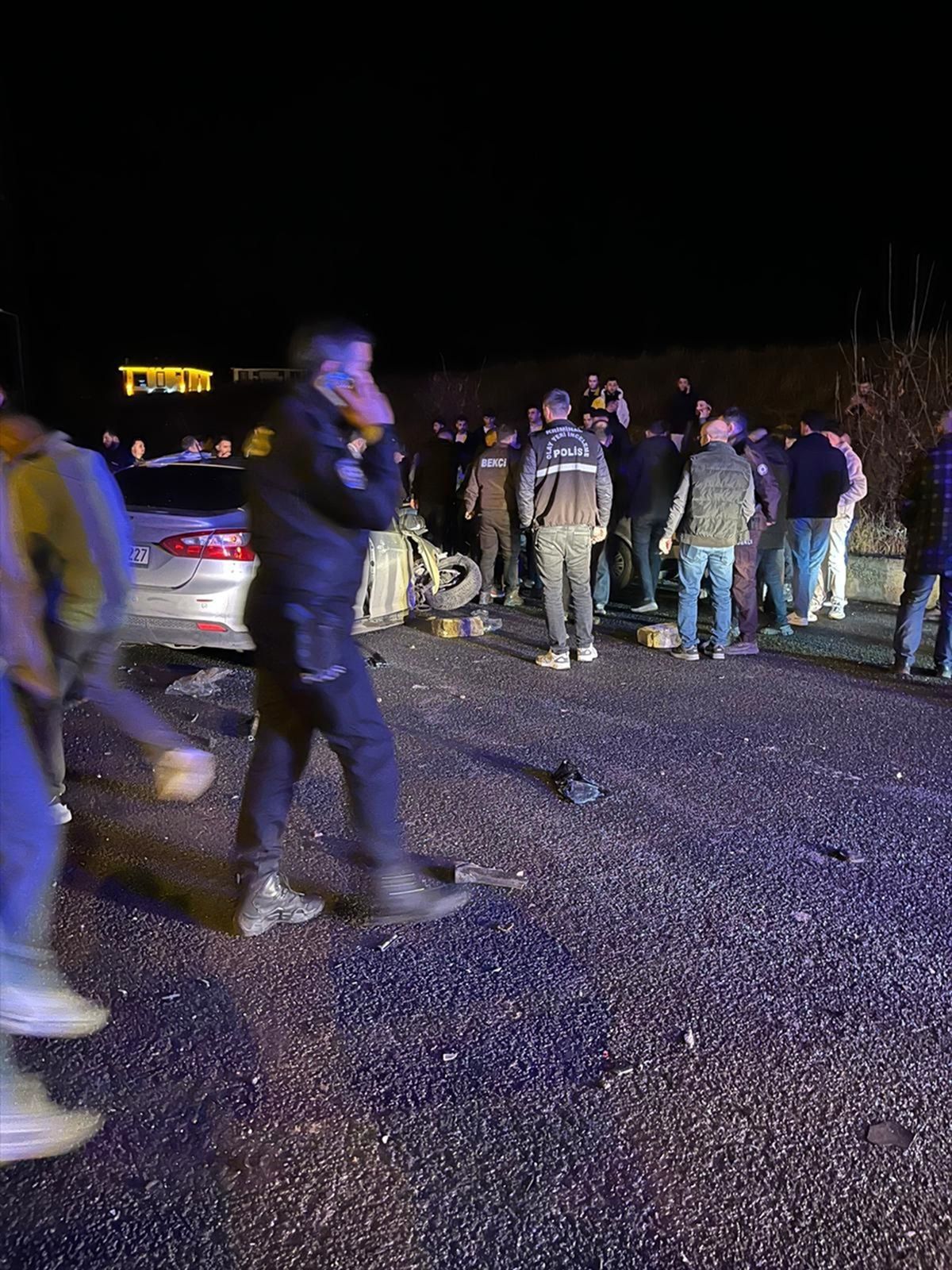 Erzurum'da otomobilin park halindeki araca çarptığı kazada 5 kişi yaralandı