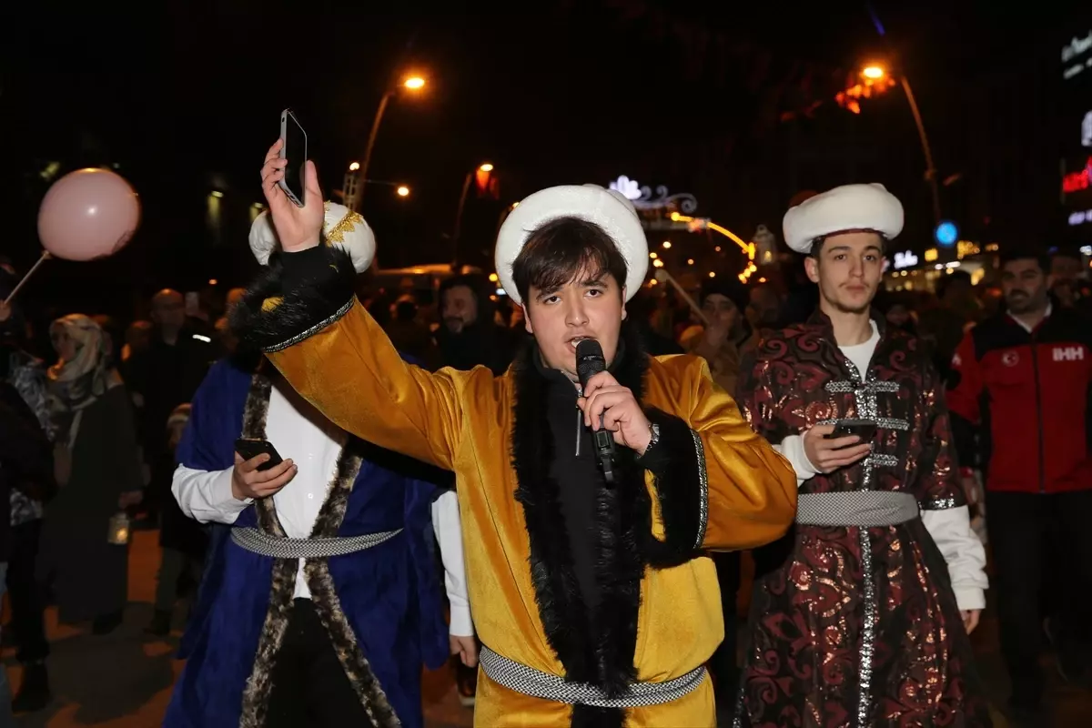 Erzurum'da ramazan coşkusu fener alayı ile başladı