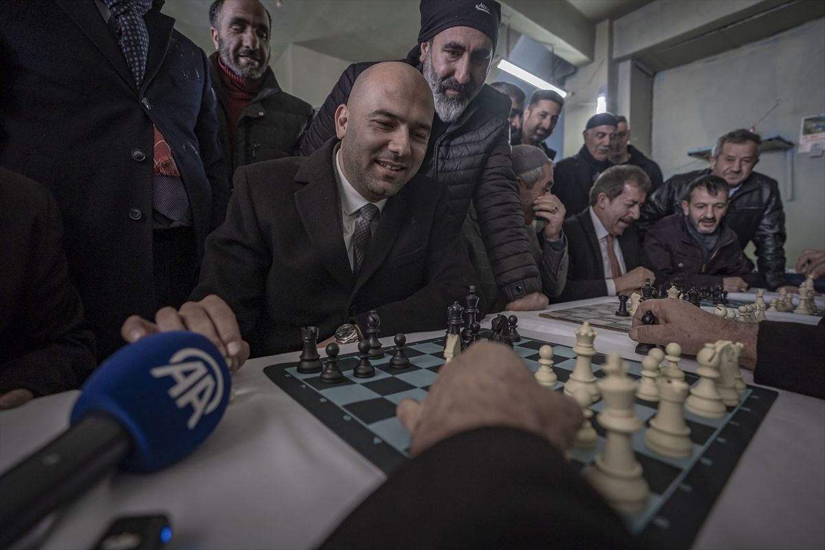 Erzurum'da satranç oynanan kahvehaneye federasyon başkanından ziyaret