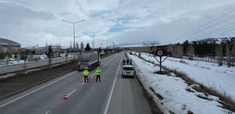 Trafikte Farkındalık için Kazalı Araçlar Sergilendi