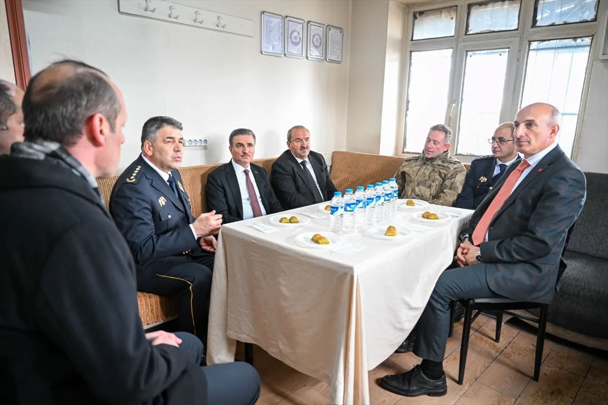 Erzurum Valisi Aydın Baruş, güvenlik güçlerinin bayramını kutladı
