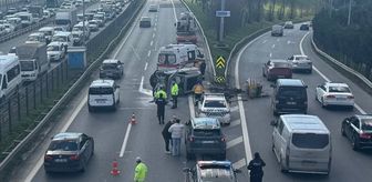 Esenler'de bariyere çarpan otomobilin sürücüsü yaralandı