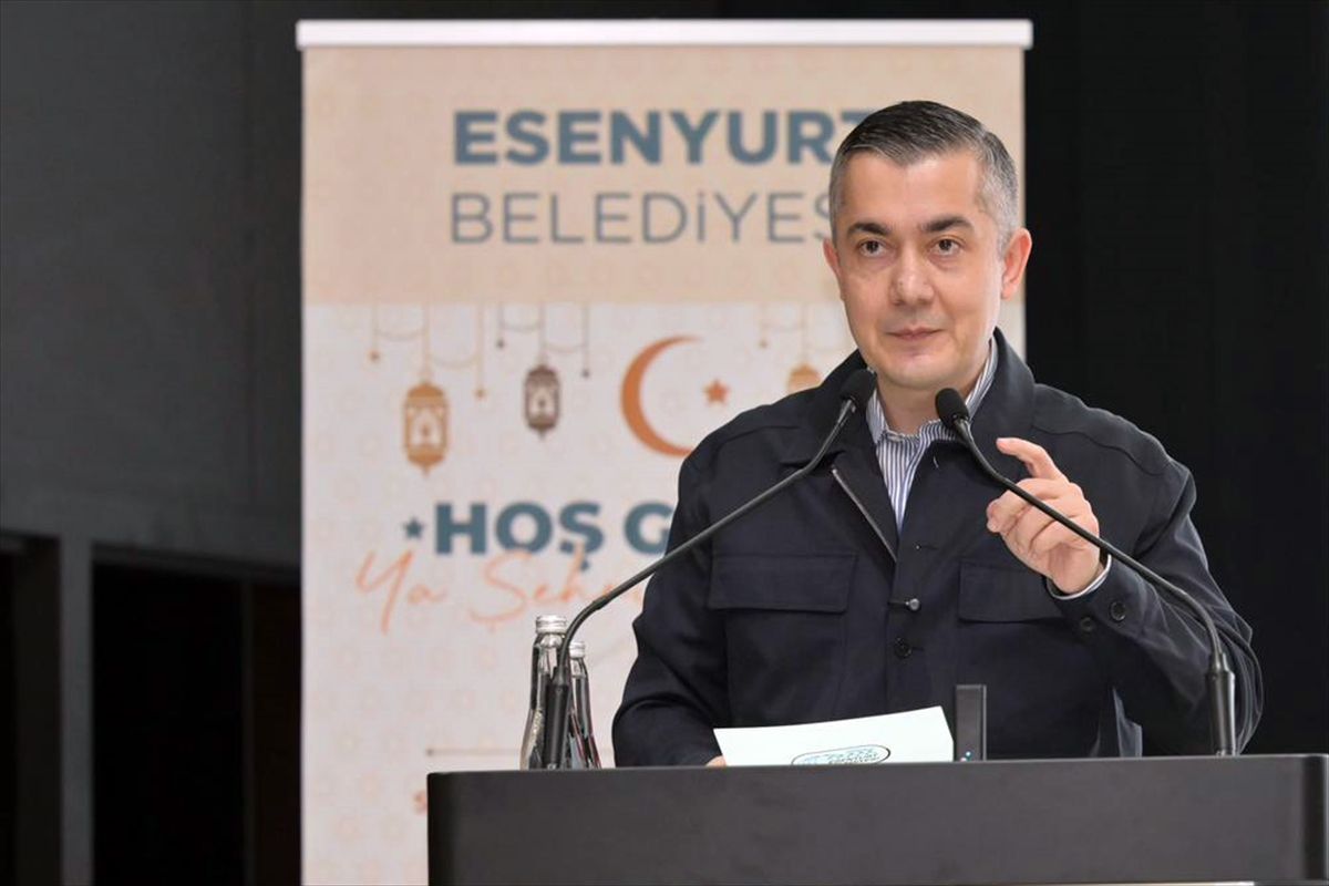 Esenyurt Belediye Başkan Vekili Aksoy, iftarda gençlerle buluştu