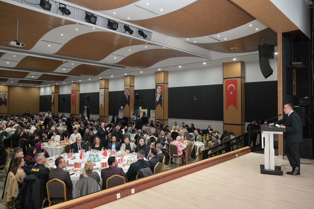 Esenyurt Belediyesi Başkan Vekili Aksoy, öğretmenlerle buluştu