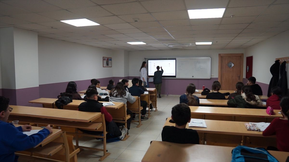 Esenyurt Belediyesinden 6 bin 396 öğrenciye paket ders sistemiyle destek