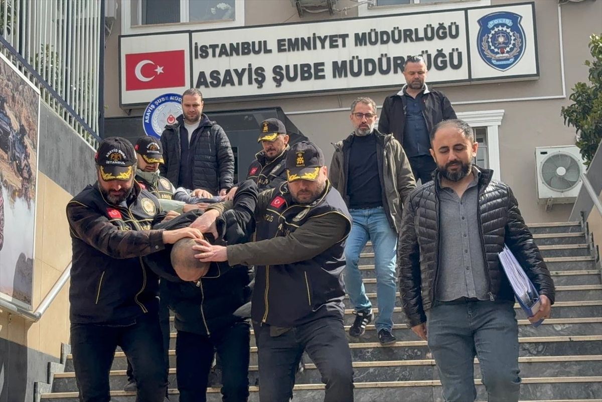 Esenyurt'ta bir rezidansın koridorunda iki kişinin silahla öldürülmesine ilişkin 2 zanlı tutuklandı