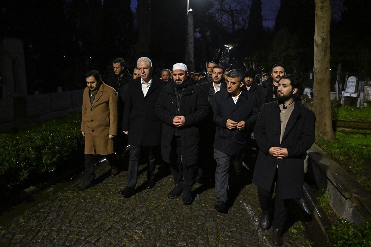 Eski başbakanlardan Necmettin Erbakan kabri başında anıldı