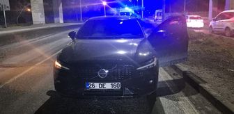 Eskişehir'de 2 otomobilin çarpıştığı kazada 3 kişi yaralandı