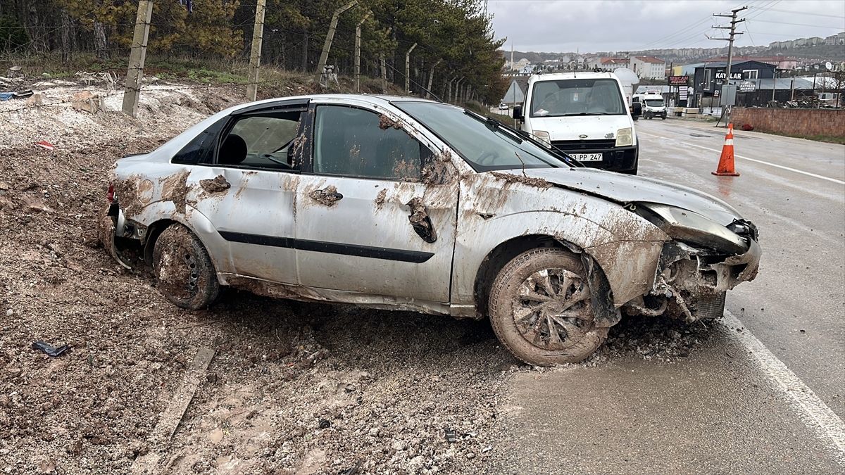 Eskişehir'de 3 kişinin yaralandığı kaza güvenlik kamerasında