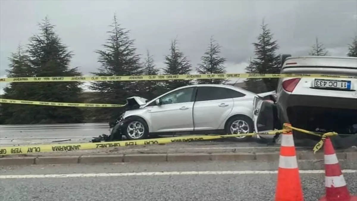 Eskişehir'de iki otomobilin çarpıştığı kazada 1 kişi öldü, 1 kişi yaralandı