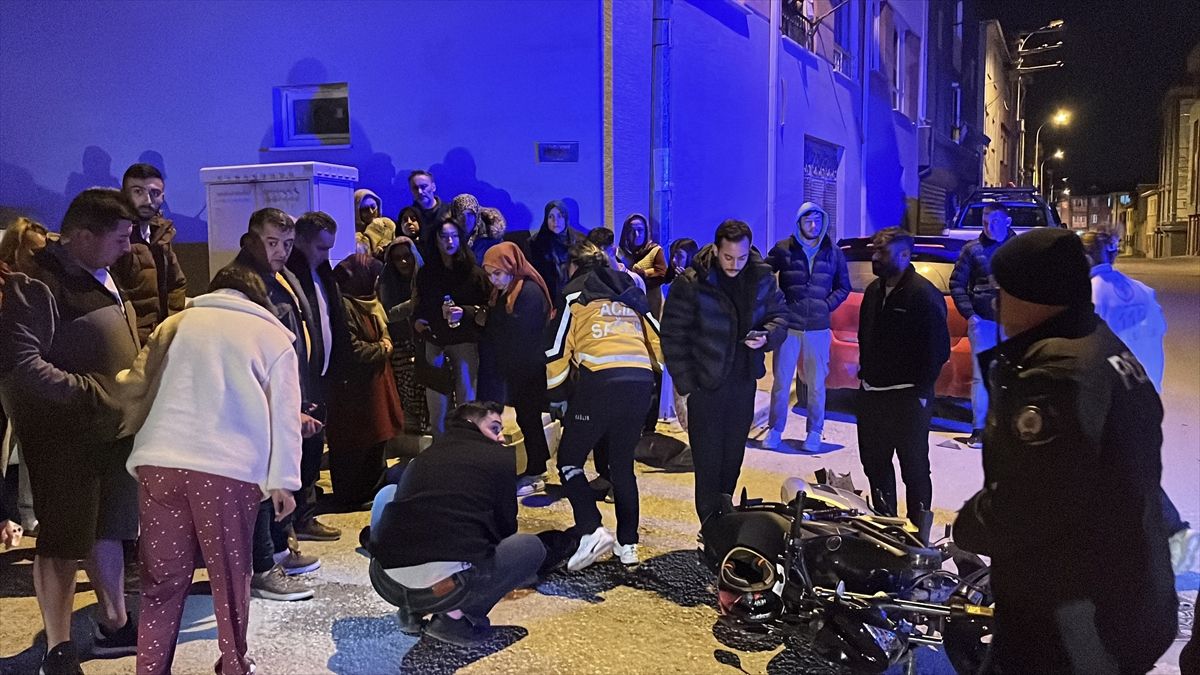 Eskişehir'de otomobille çarpışan motosikletteki 2 kişi yaralandı