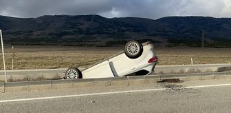 Eskişehir'de refüje devrilen otomobildeki 5 kişi yaralandı